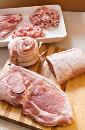 Kokonainen paloiteltu possu 12,90 €/kg